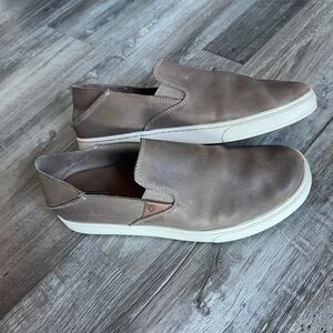 Womens Casual Slip-On Shoes - BrownOlukai 
Size: 9 women’s
Leather
Great condit